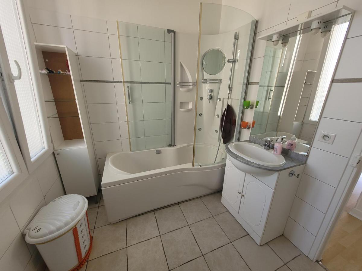 Villa La Desiree - Haut De Villa, 68M2, 8 Personnes Max, Climatise, 4 Etoiles, 120M2 De Jardin Et Parking, Wifi, Vu Mer Antibes Eksteriør billede