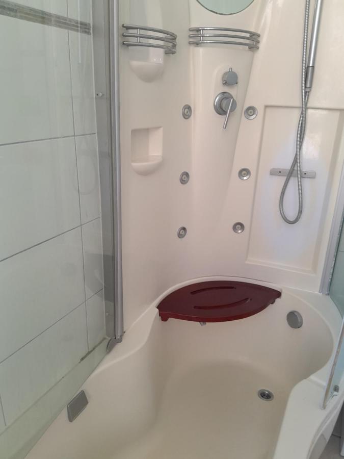 Villa La Desiree - Haut De Villa, 68M2, 8 Personnes Max, Climatise, 4 Etoiles, 120M2 De Jardin Et Parking, Wifi, Vu Mer Antibes Eksteriør billede